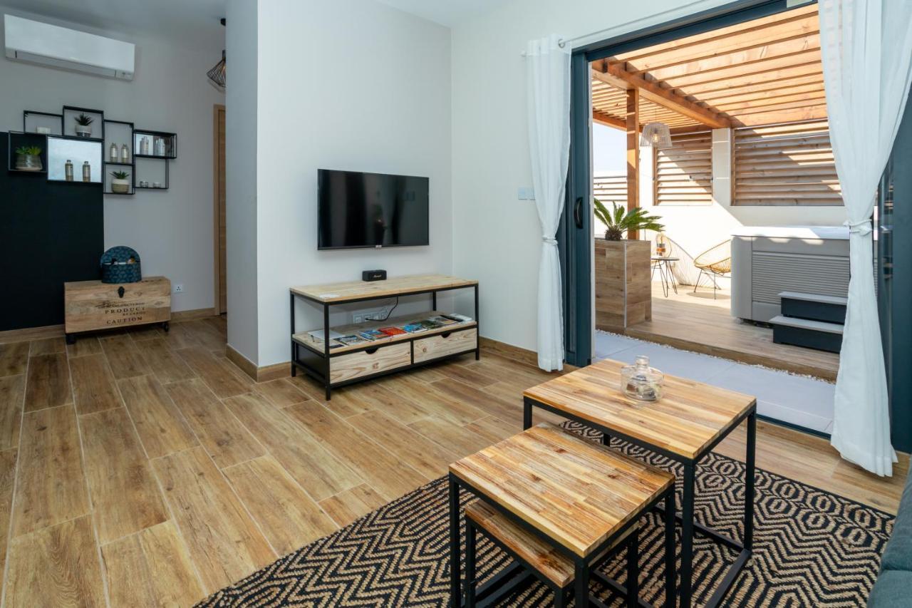 L'Entre Deux-Suite Romantique - Jacuzzi Privatif - Clim Reversible - Wifi Le Somail Bagian luar foto