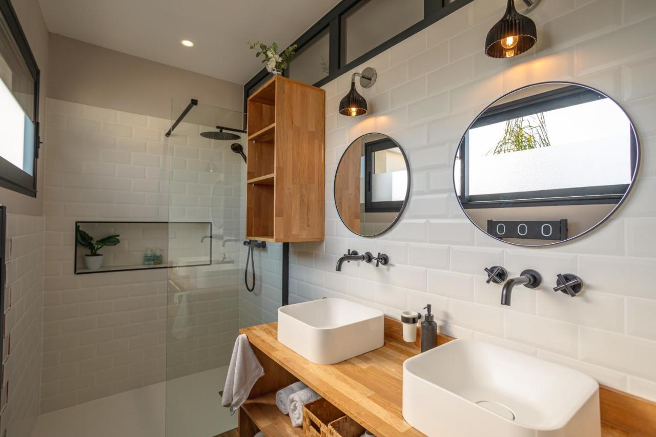 L'Entre Deux-Suite Romantique - Jacuzzi Privatif - Clim Reversible - Wifi Le Somail Bagian luar foto